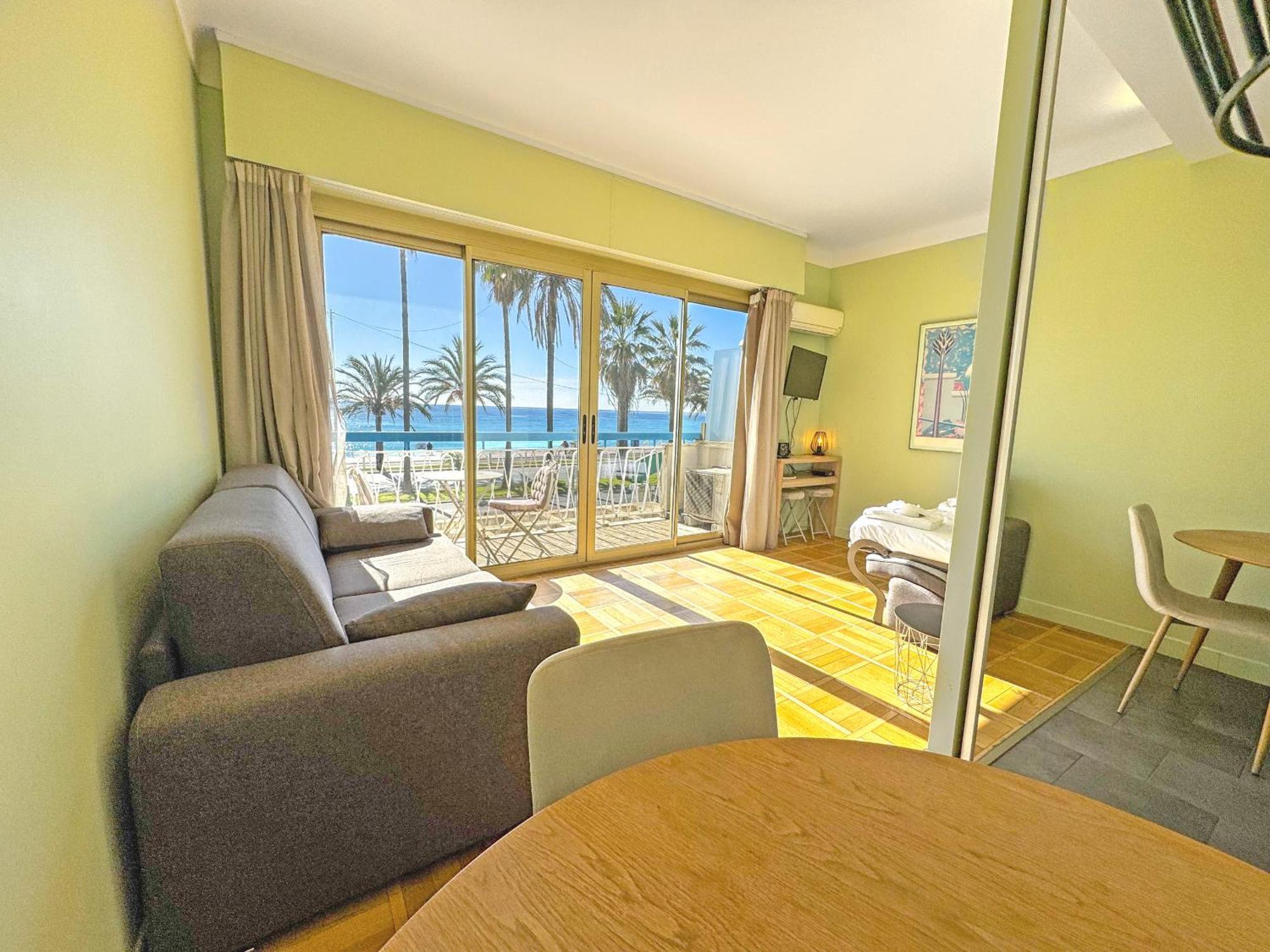 Promenade Holiday - Suffren Beach Ница Екстериор снимка