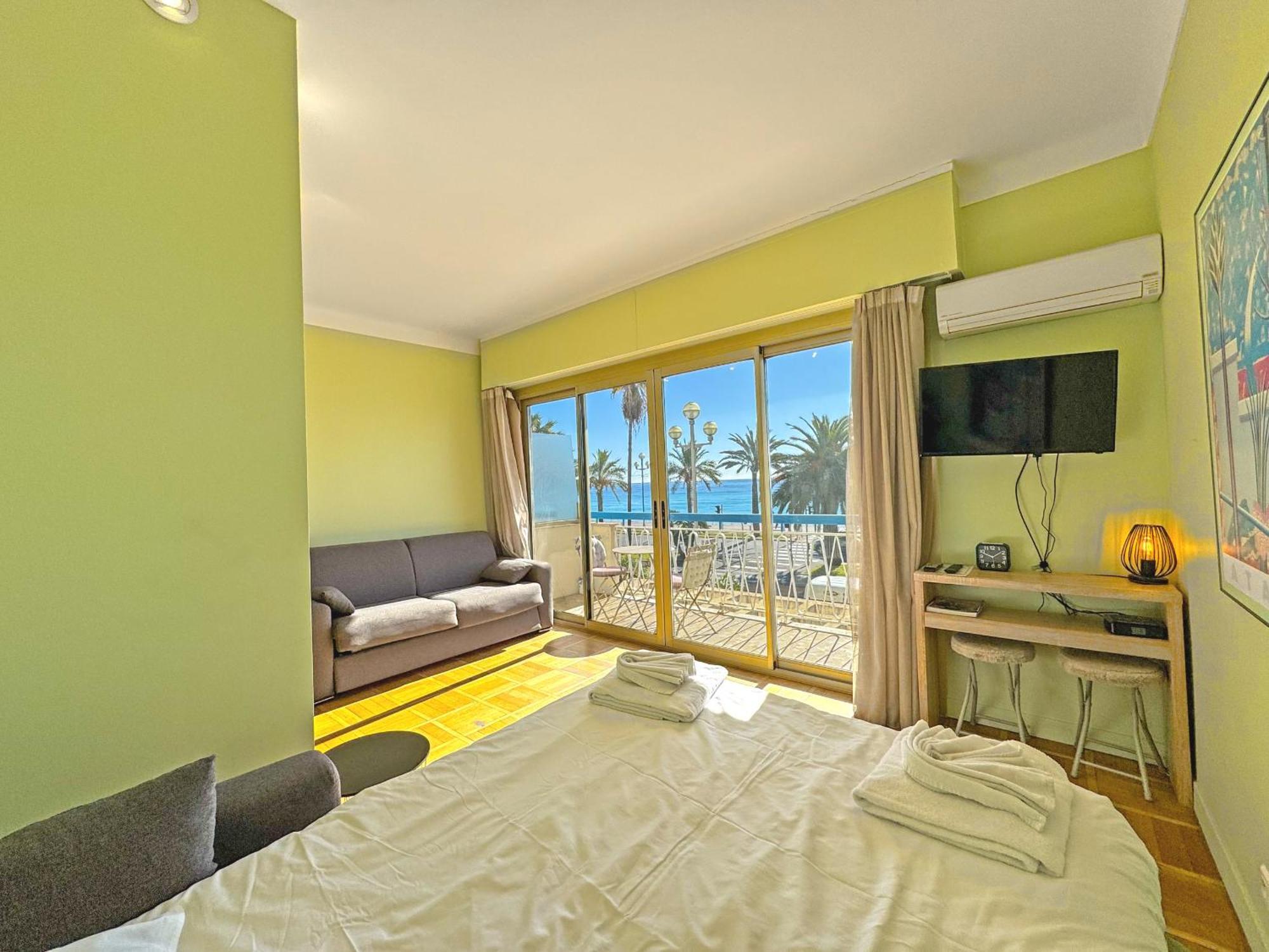 Promenade Holiday - Suffren Beach Ница Екстериор снимка