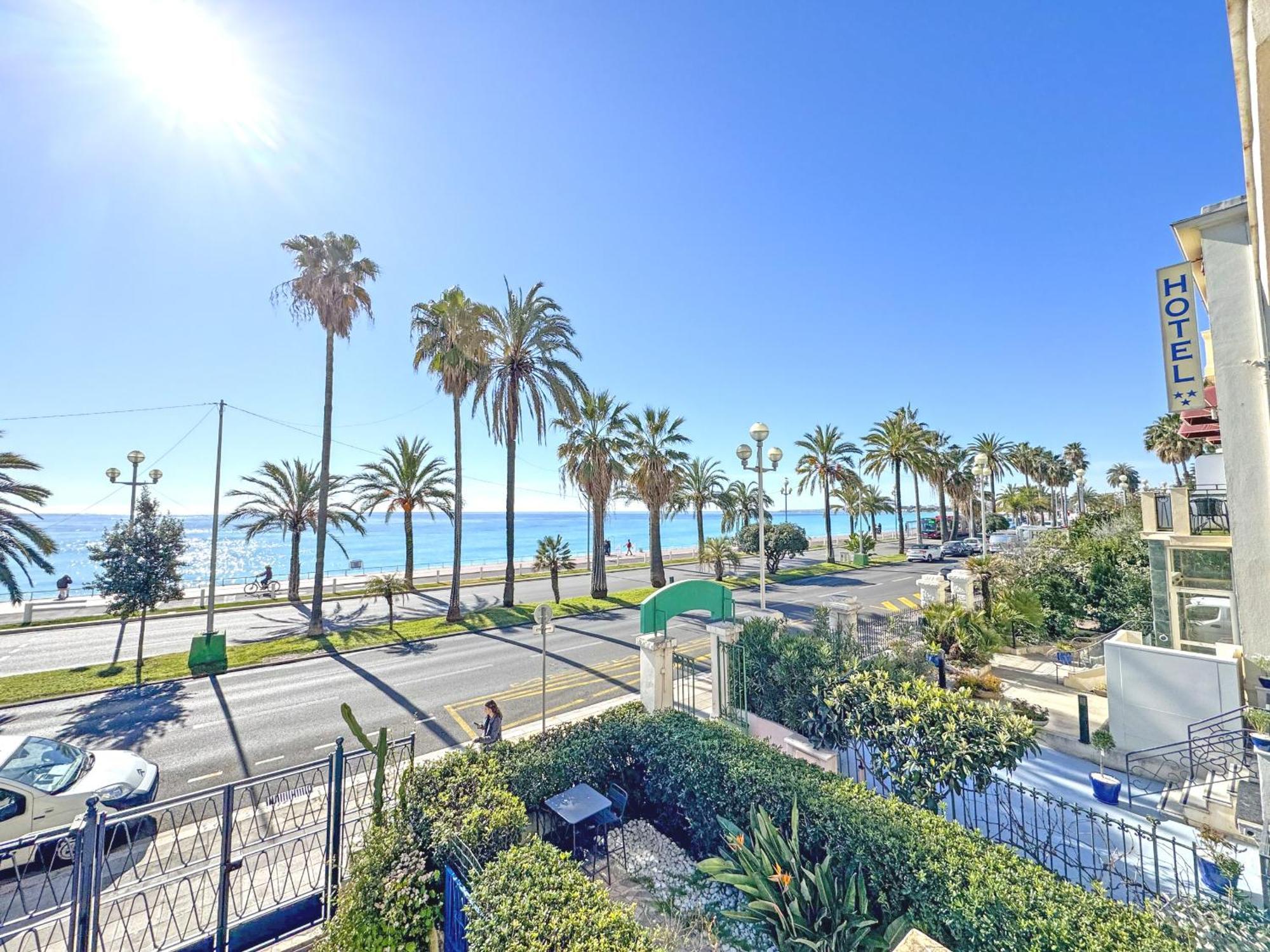 Promenade Holiday - Suffren Beach Ница Екстериор снимка